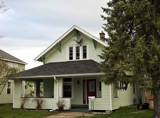 718 E B St, Iron Mountain, MI 49801
