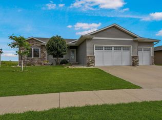 4329 Berry Hill Rd, Cedar Falls, IA 50613