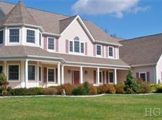 34 Strawberry Fields Ln, Mahopac, NY 10541