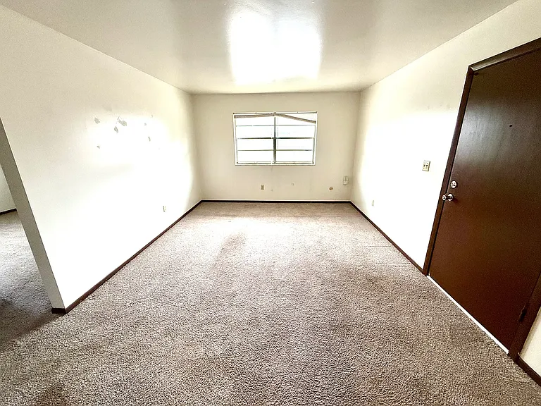 1549 Glenn Ave — Photo 9