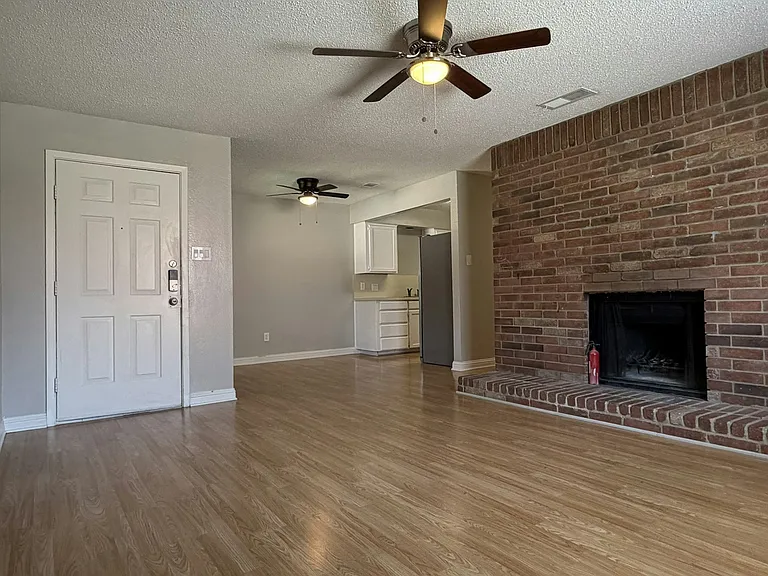 816 Betty Ct #B — Photo 1