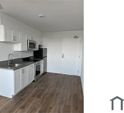321 E Florence Ave — Photo 8