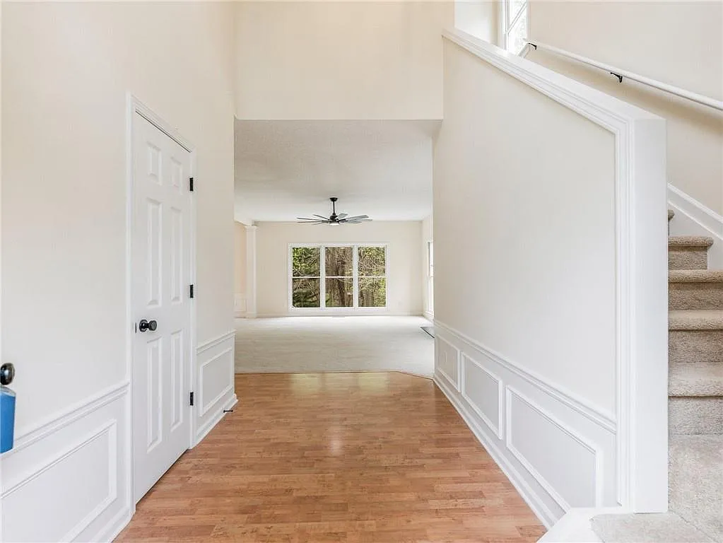 4 bed, 3.5 bath, 3144 sqft, $3,700 — Photo 2