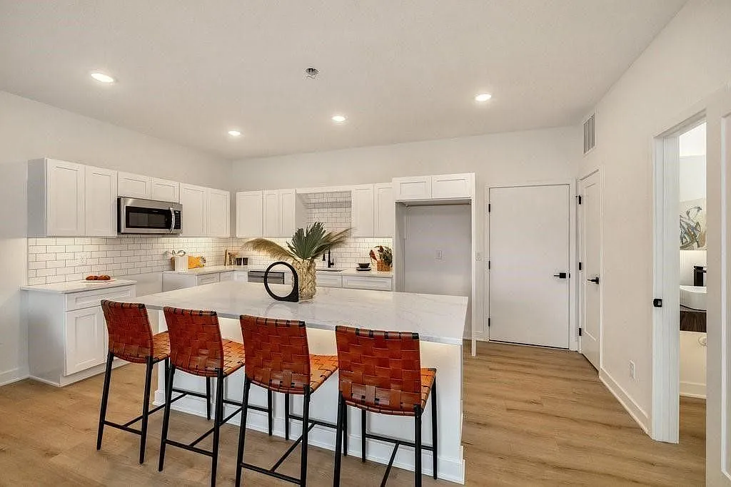 6501 Hickman Road - Building A, Unit #102 — Photo 4
