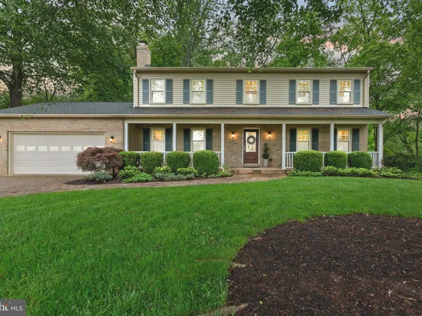 1676 Abbey Oak Dr, Vienna, VA 22182