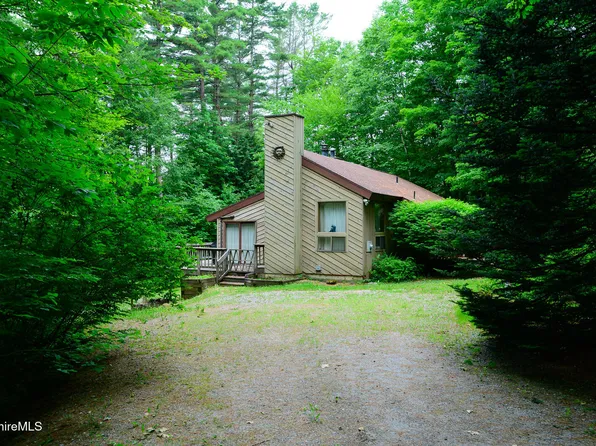 303 Lakeshore Dr, Sandisfield, MA 01255