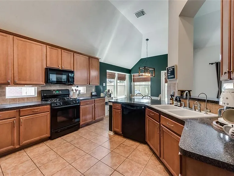 7018 Paradise Park Bnd — Photo 11