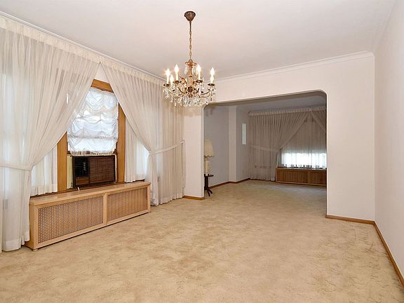 5th image of 3126 N Natoma Ave