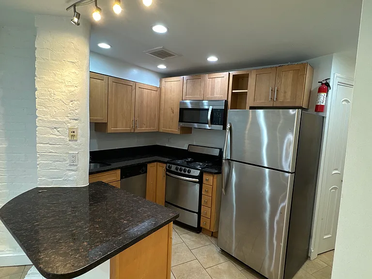 672 Maryland Ave NE #A — Photo 7