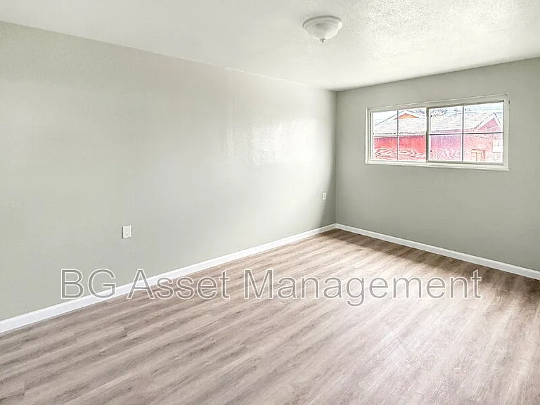 1755 Emeric Ave — Photo 5