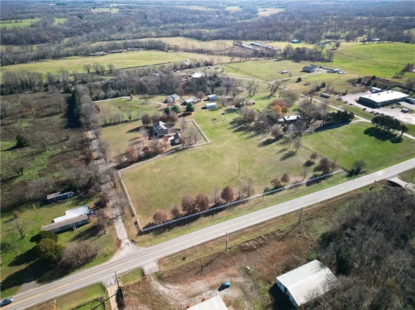 18551 Bethel Rd, Gravette, AR 72736