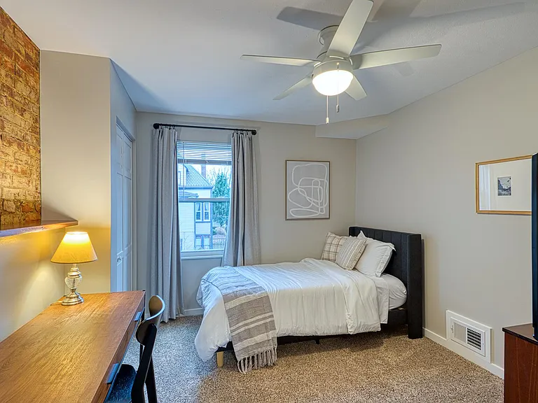 350 Lamont Pl — Photo 16