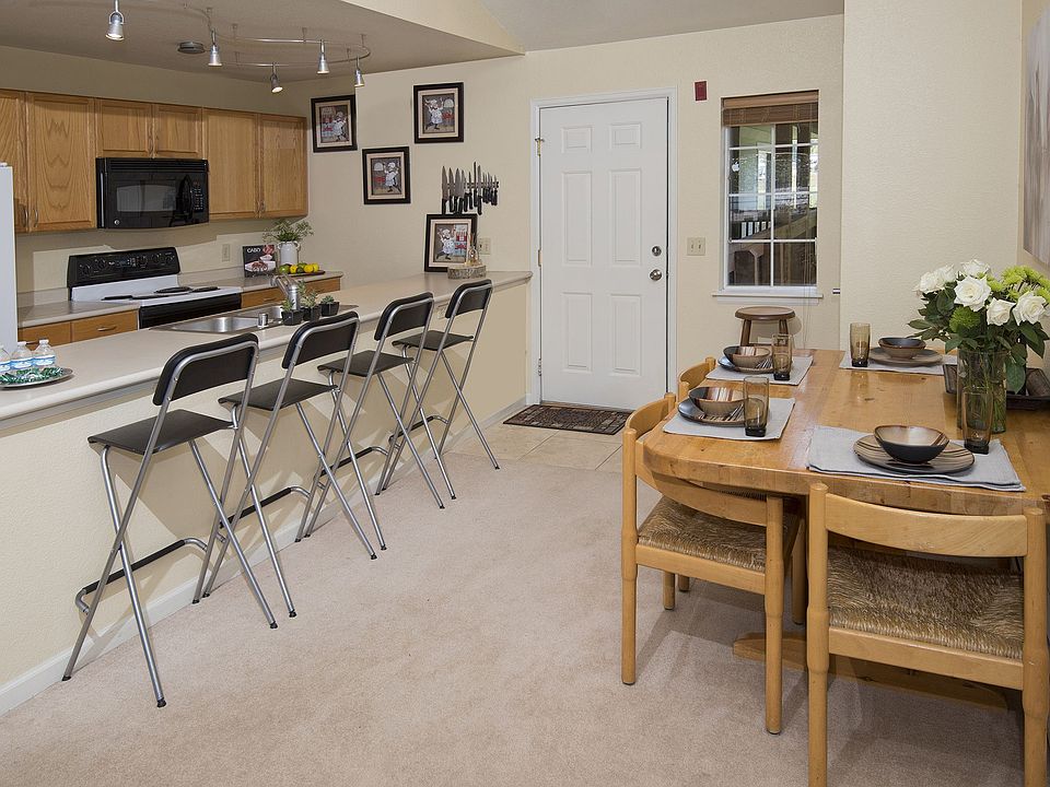 2nd image of 1004 Crazy Horse Cir #1004