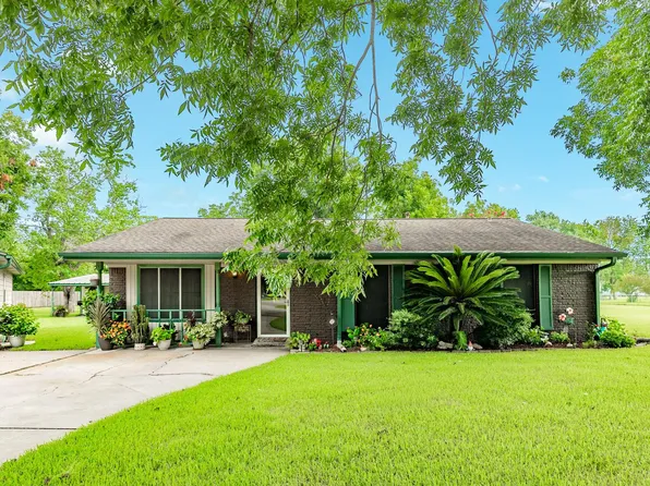 208 Lostrocco St, Angleton, TX 77515