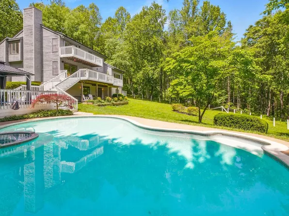 4929 S Windswept Ln, Marshall, VA 20115