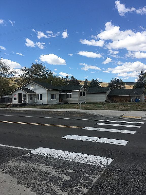 170 N Main St, Washtucna, WA 99371 Zillow