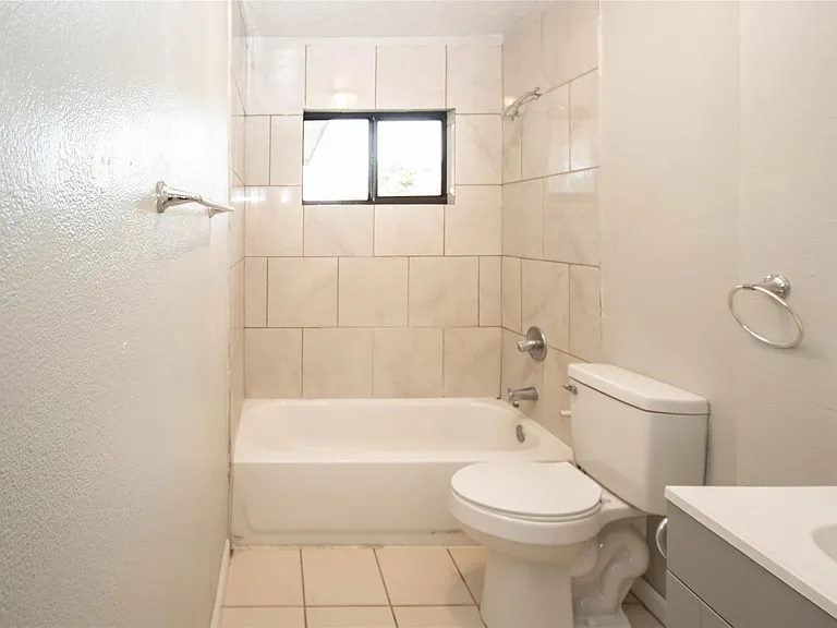 10902 Mosscrest Dr — Photo 18