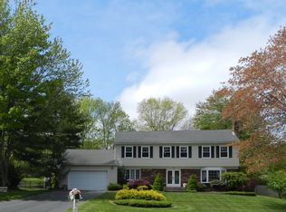 7 Longstreet Rd, Manalapan, NJ 07726