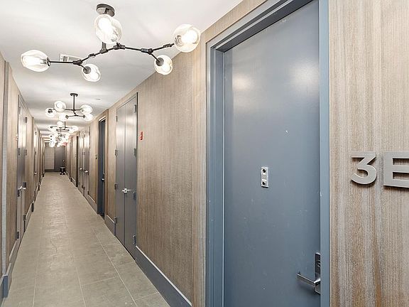 4th image of 11-12 44th Dr Unit Penthouse 2
