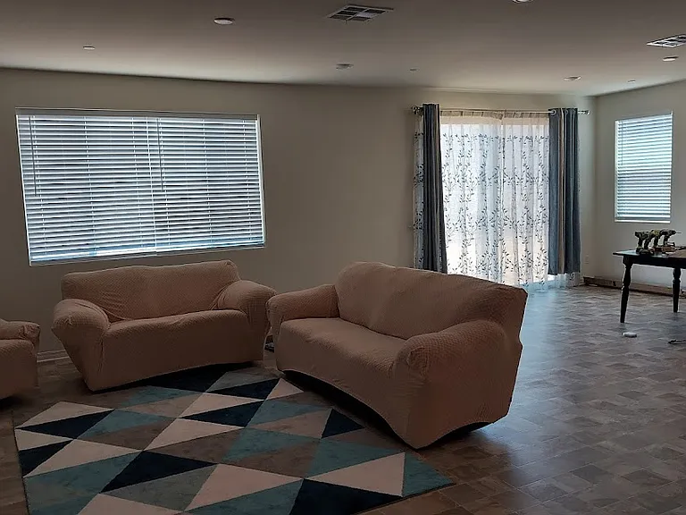 2702 Arches Ct #5 — Photo 2