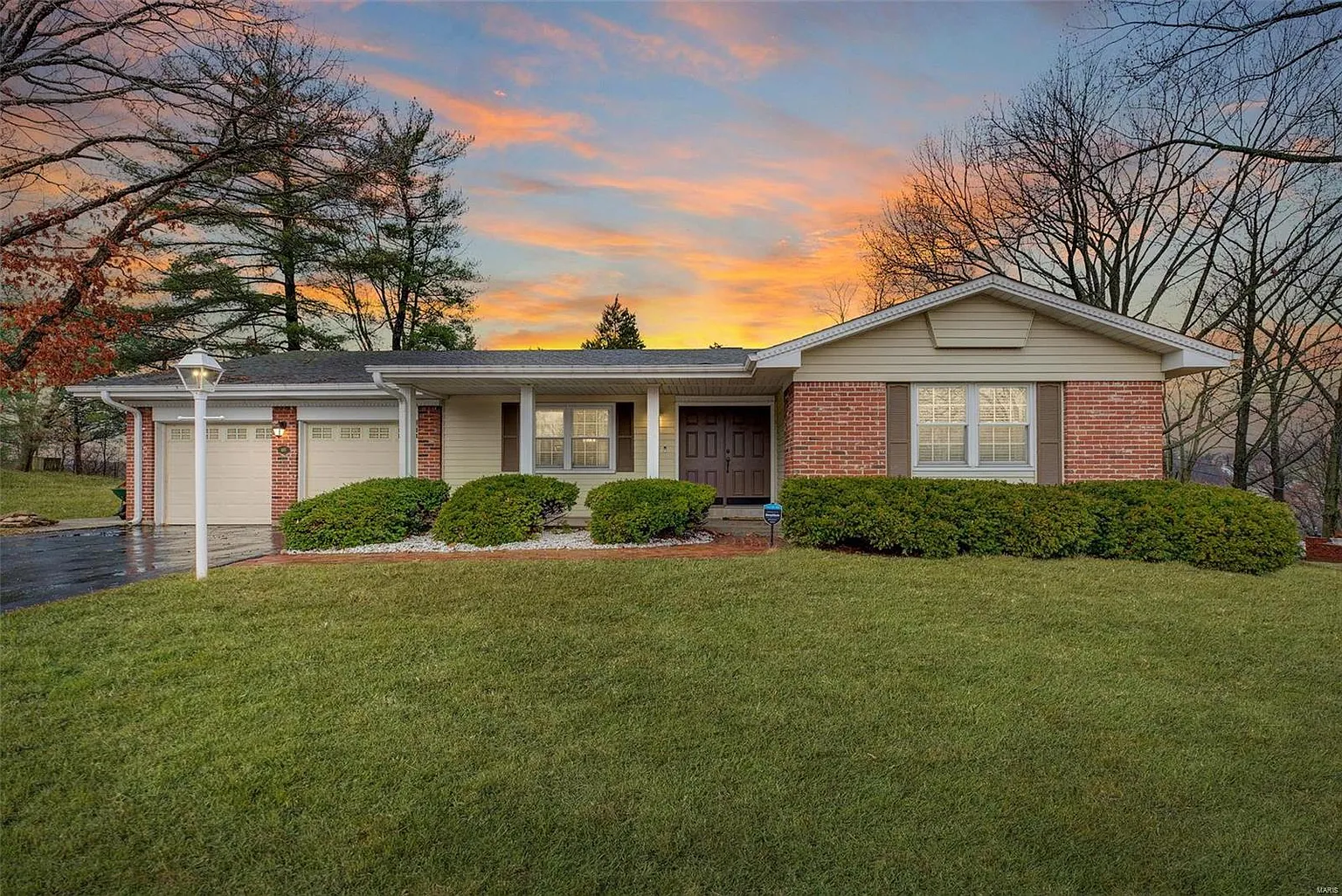 485 Tree Top Ln photo 1