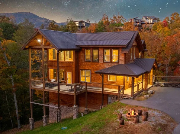 2971 Laughing Pine Ln, Sevierville, TN 37862