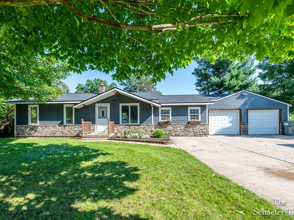 13427 Forest River Ct SE, Lowell, MI 49331