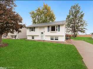 808 SW 2nd St, Stuart, IA 50250