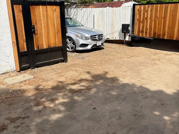 1244 N Vagedes Ave, Fresno, CA 93728