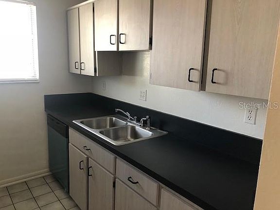 4th image of 1833 Bough Ave Unit 4