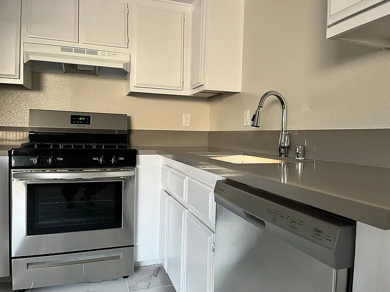 544 E Tujunga Ave #204 — Photo 6