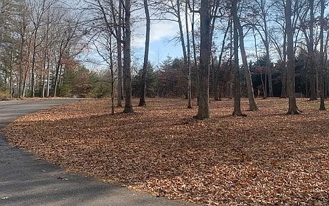 2nd image of 26 Stonecrest Cir