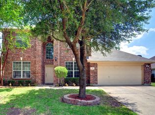 811 Duck Pond Dr, Grand Prairie, TX 75052