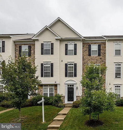 1739 Theale Way Photo 1