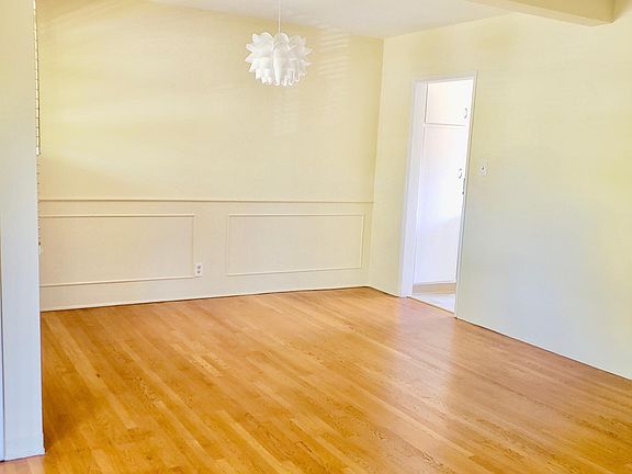 3rd image of 10662 Camarillo St