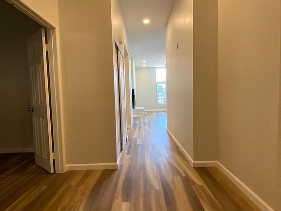 2nd image of 270 Dahlia Ave