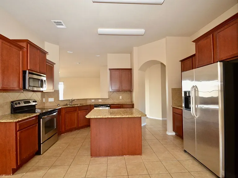 7300 Golden Oak Ln — Photo 4