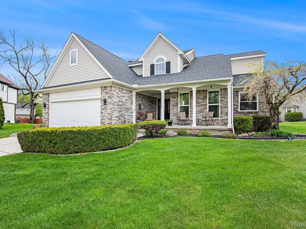 8423 Misty Ct, Grand Blanc, MI 48439