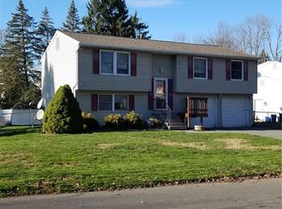 28 Tree Line Dr, Liverpool, NY 13090