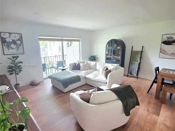 10385 N Kendall Dr APT P7, Miami, FL 33176