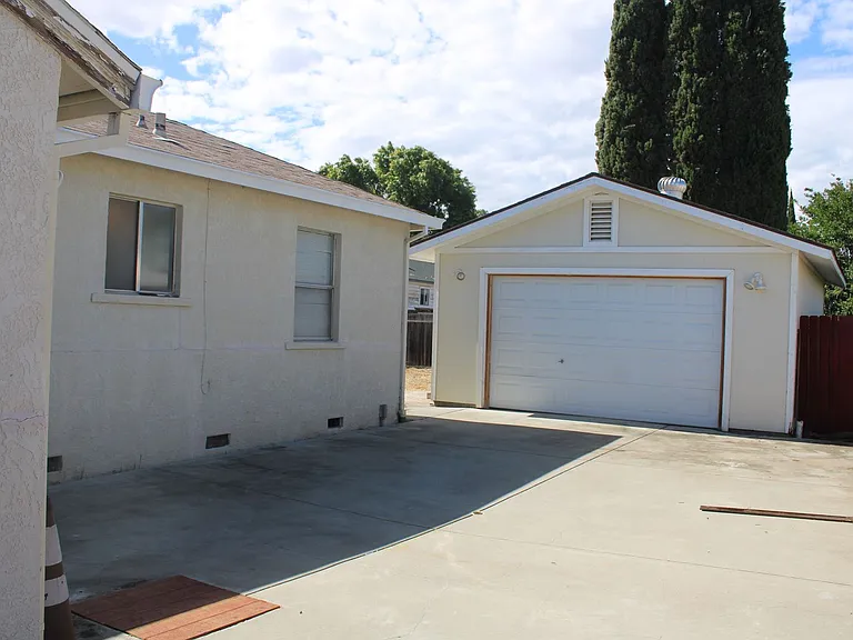 17 Lorraine Ave — Photo 18