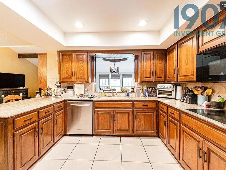 4405 Manchester Ct — Photo 10