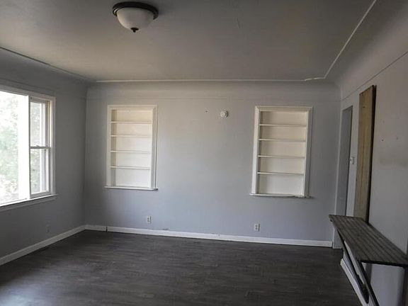 5th image of 206 Clark St
