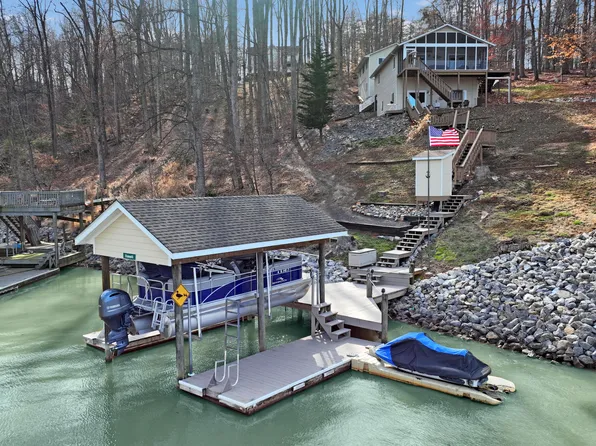 760 Lakemount Dr, Moneta, VA 24121