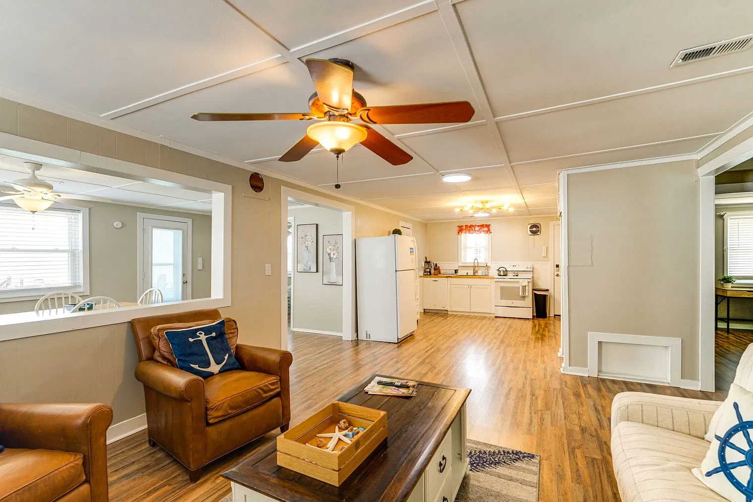 3 bed, 1.0 bath, 1291 sqft, $3,273 — Photo 2