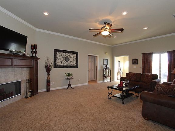 5th image of 2028 Yale Dr