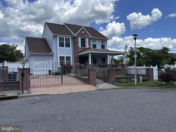 8905 Springview Rd, Philadelphia, PA 19115