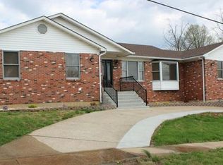 3919 Yaeger Rd, Saint Louis, MO 63129