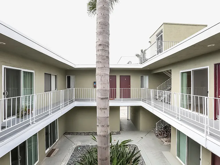 2611 Ocean Ave #5 — Photo 28