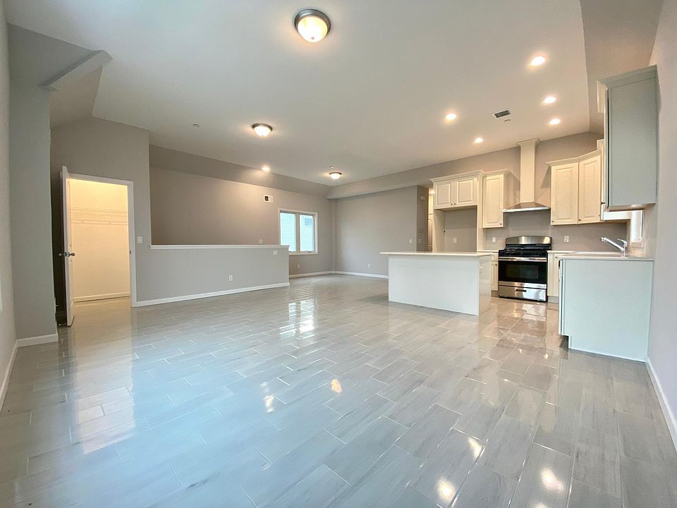 1st image of 219 Vineland Ave #2F